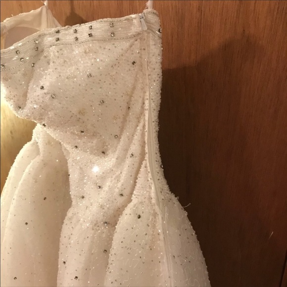 Beautiful hand beaded gown💖👰🏼 - Picture 7 of 9